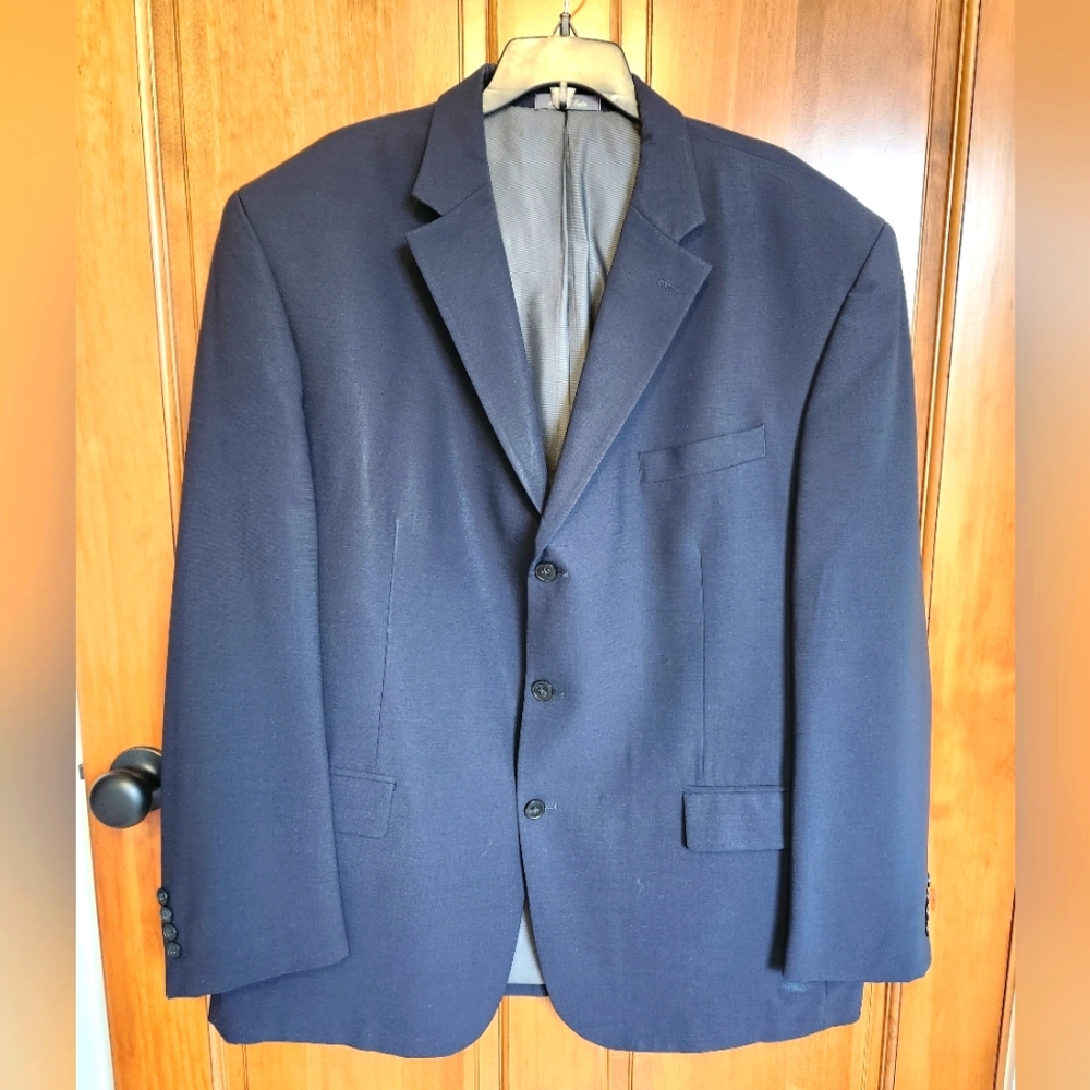 Oscar DeLaRenta Navy Suit Jacket.  Suze 48R.  Beautiful coat.